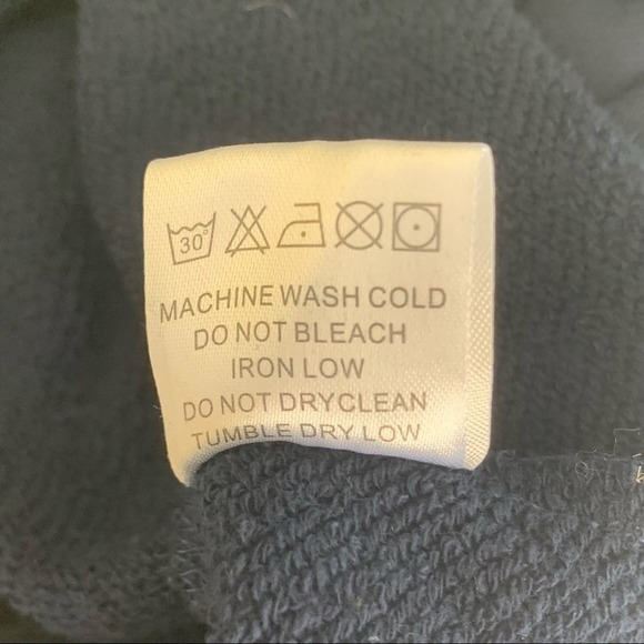 Urban Nation NYC Cropped Hoodie Medium - Picture 6 of 6